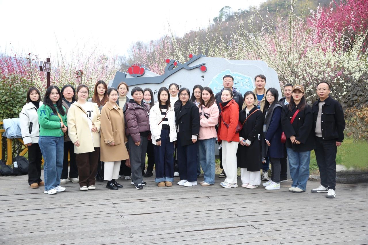 黨建引領(lǐng)巾幗紅 凝聚力量綻芳華——市自然資源信息科技有限公司開(kāi)展慶“三八”主題活動(dòng)